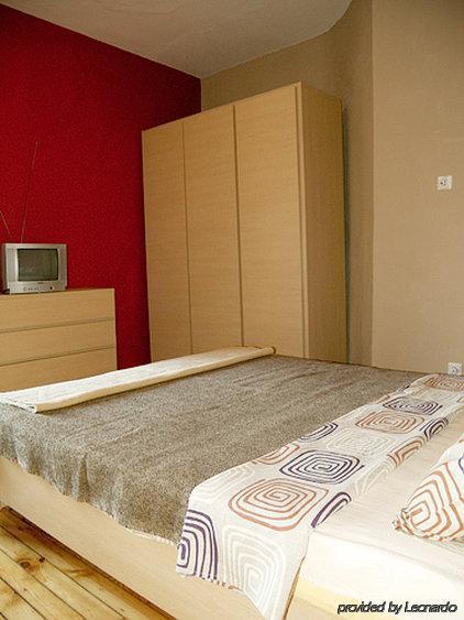 Orient Express Guest House Hostel *