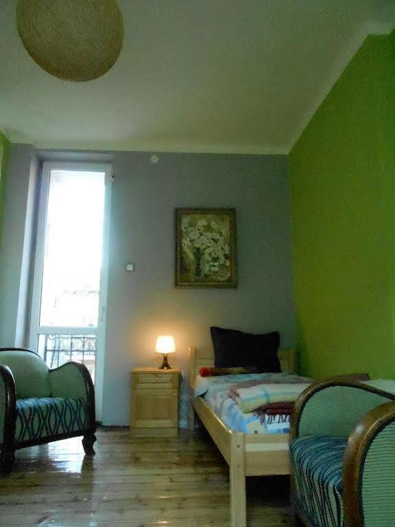 Orient Express Guest House Hostel *